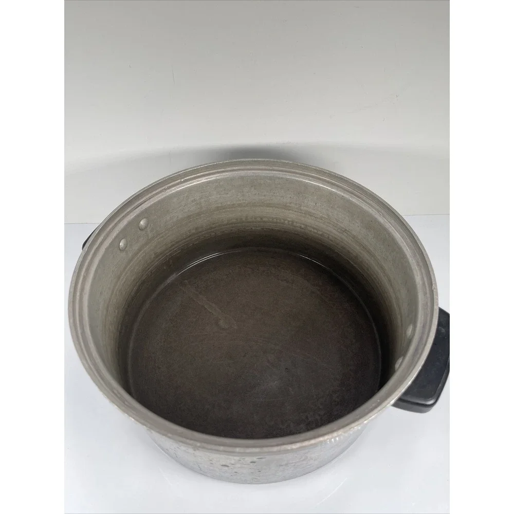Vintage De Luxe Aluminum Ware Westbend 4-5 Quart Cooking Pot Pan w/ Lid